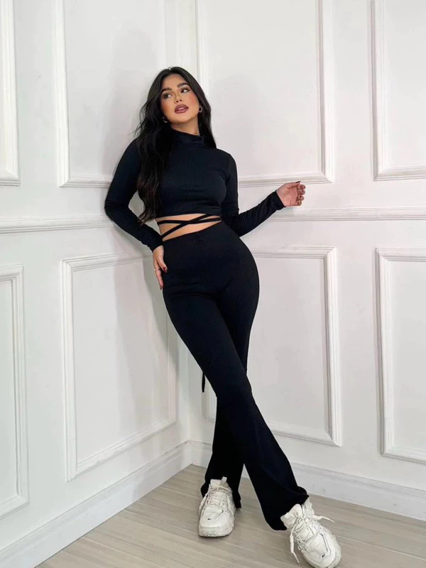 Conjunto Feminino Cropped Costas Nua Com Amarração Manga Longa E Calça Flare Cós Alto